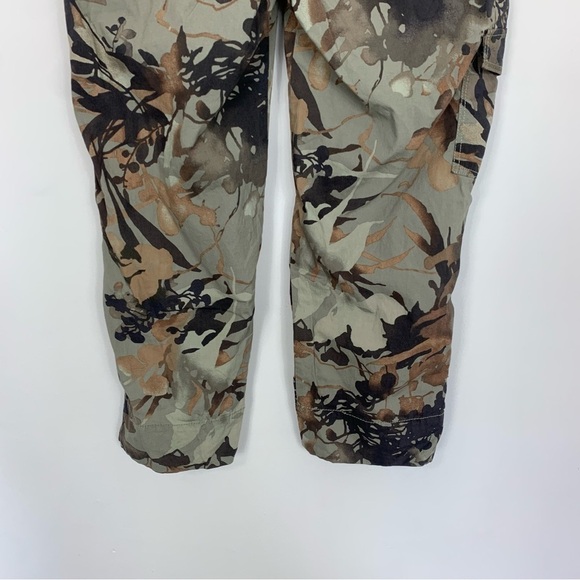 Chico's Printed Poplin Convertible Crop Cargo Pants Size 8 - Picture 9 of 13